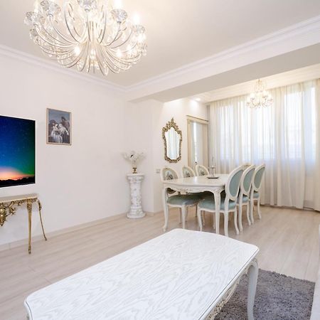 5A Beautiful Apartment In The Center Of The Capital Photo Original 예레반 외부 사진