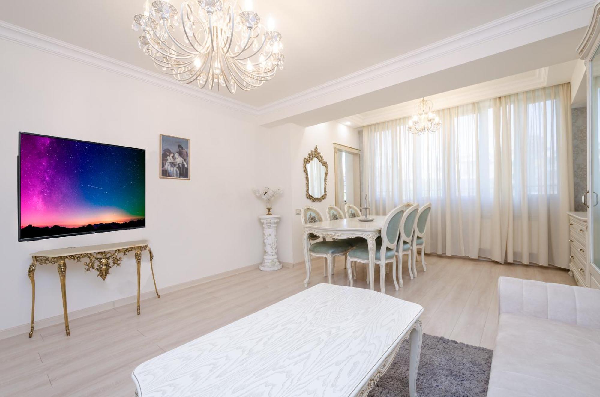 5A Beautiful Apartment In The Center Of The Capital Photo Original 예레반 외부 사진